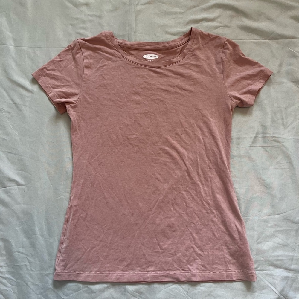 Woman’s light pink slim fit Old Navy T-Shirt XS